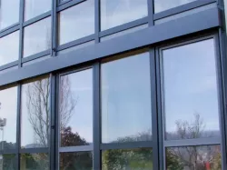 3-Pfosten-Riegel-Glaswand-Fassadenprofilen